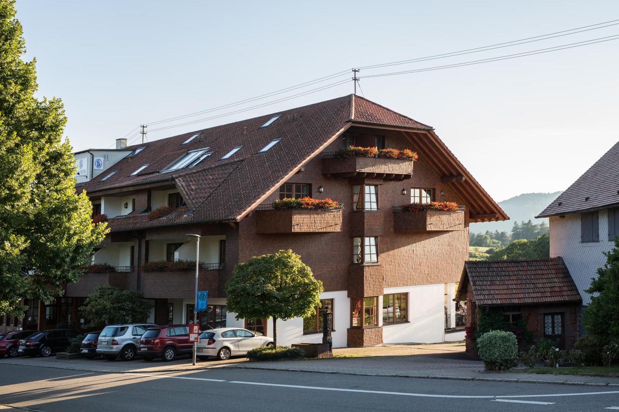 Hotel Restaurant Vinothek Lamm Bad Herrenalb Luaran gambar