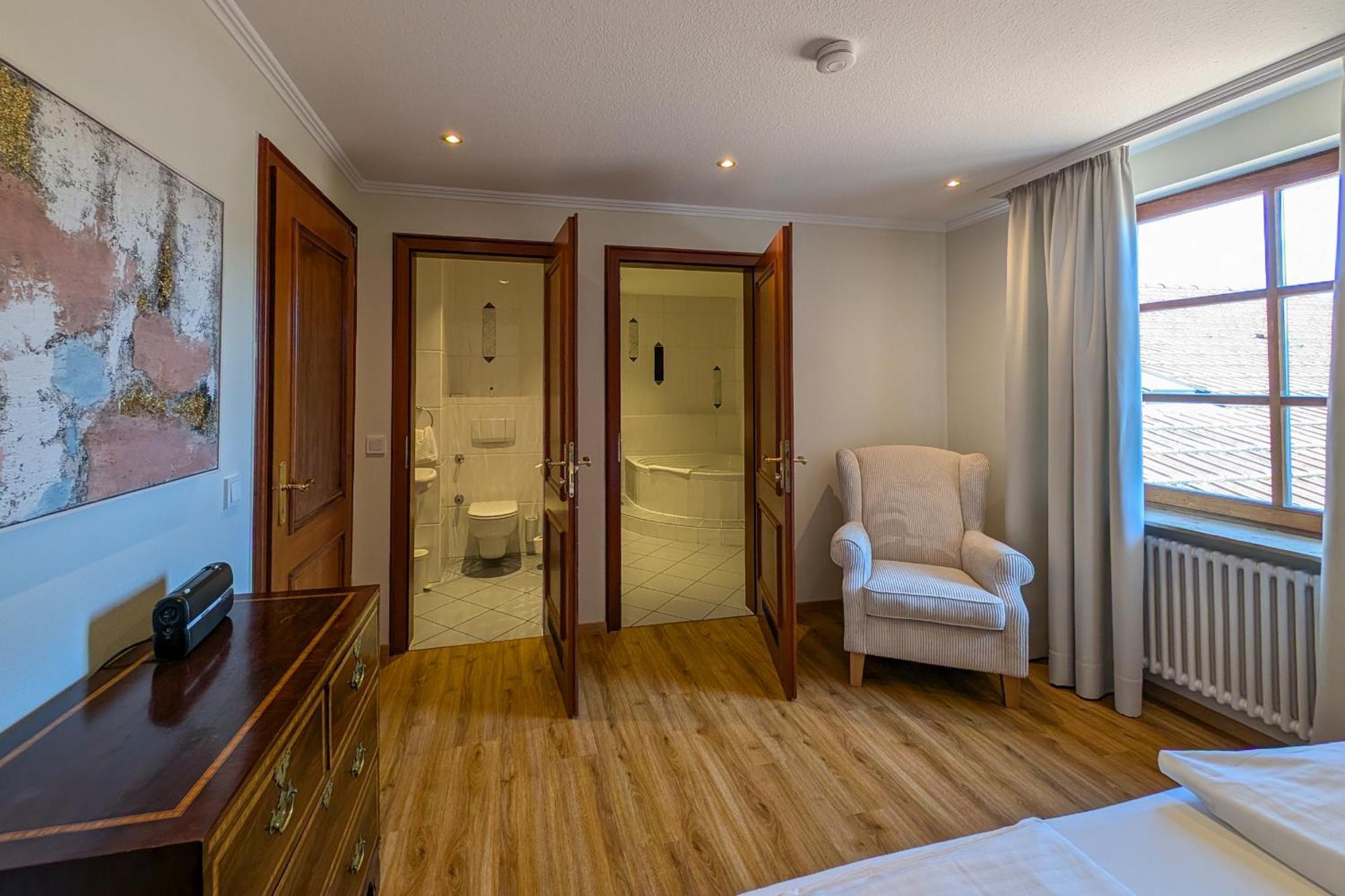 Hotel Restaurant Vinothek Lamm Bad Herrenalb Luaran gambar